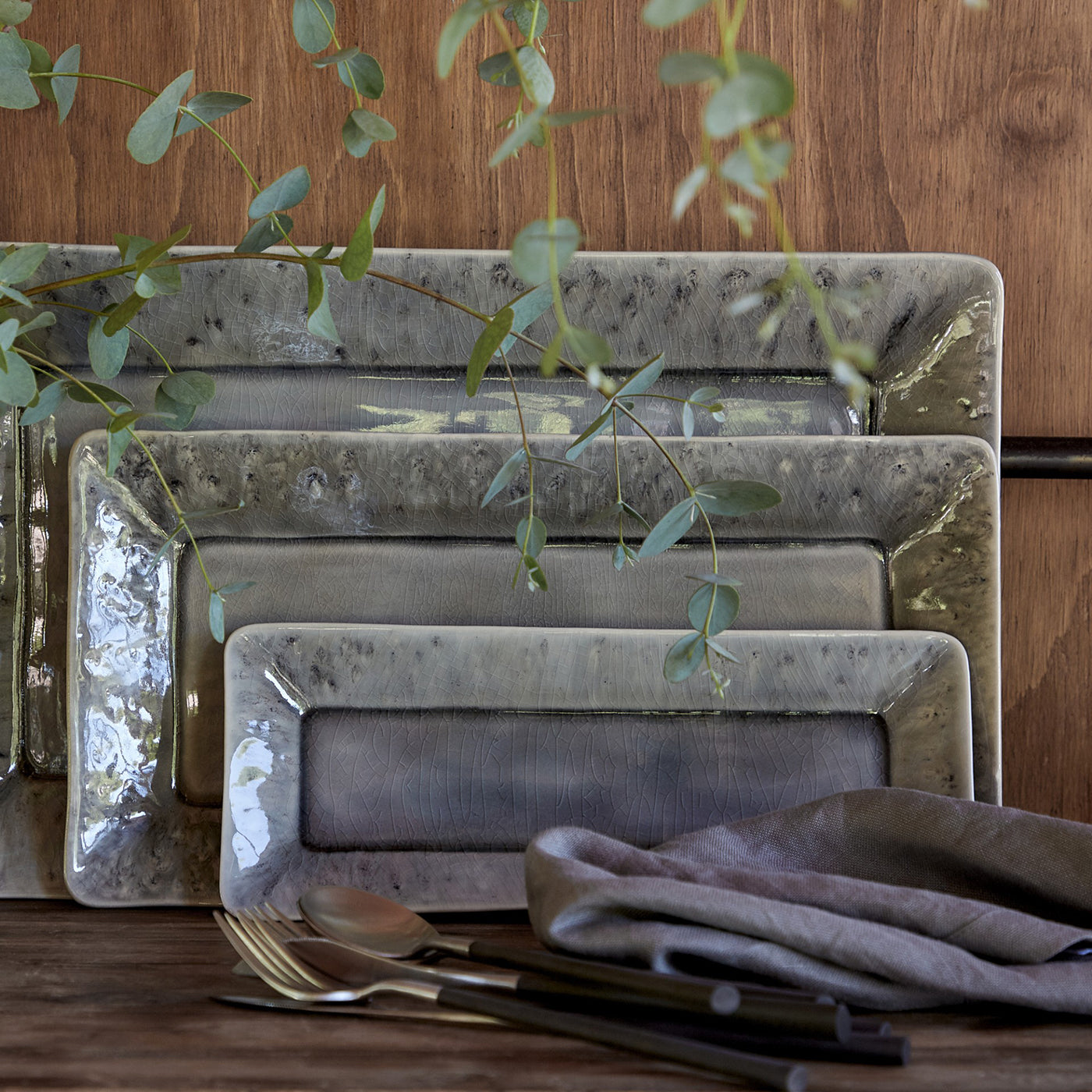 Plato Rectangular Madeira 27 cm Gris