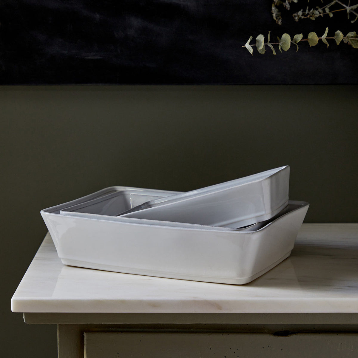 Fuente Rectangular Friso 25 cm Blanca