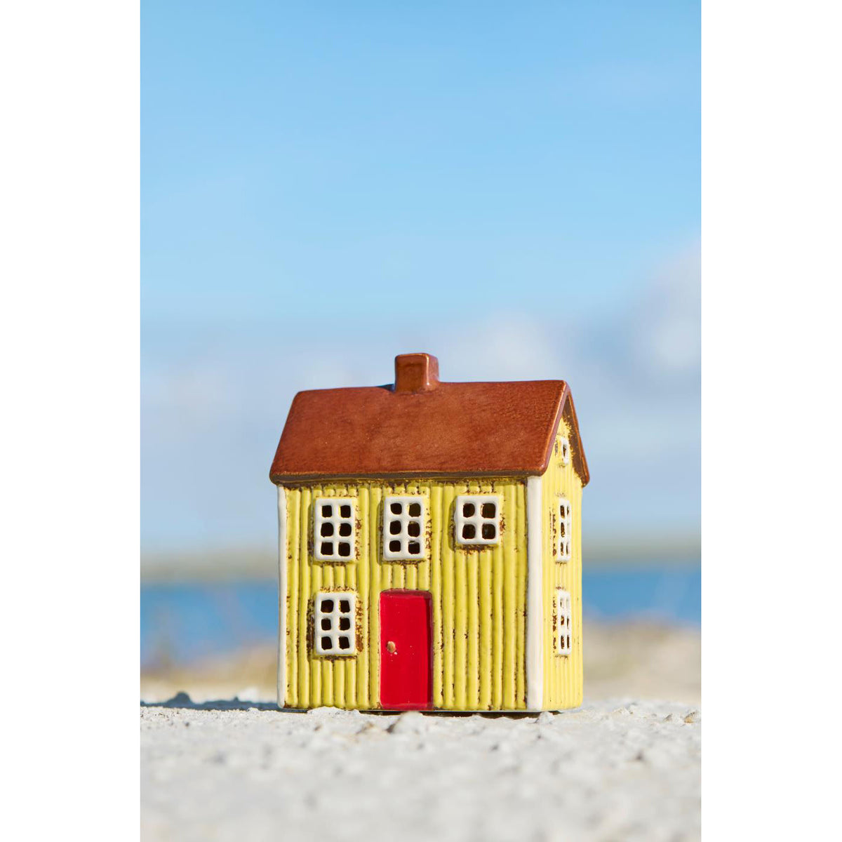 Casa para Velas Visby Amarilla Puerta Roja