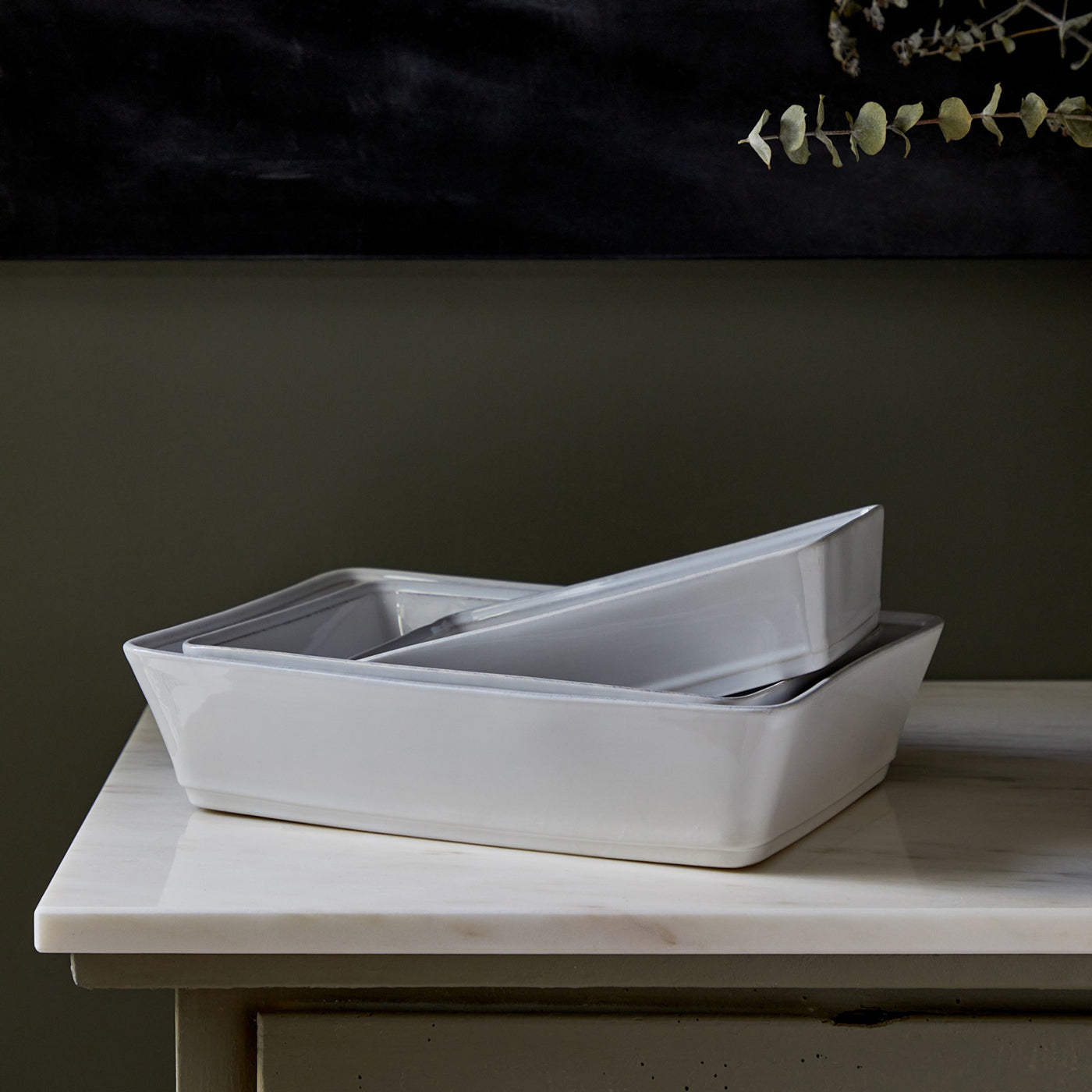 Fuente Rectangular Friso 30 cm Blanca